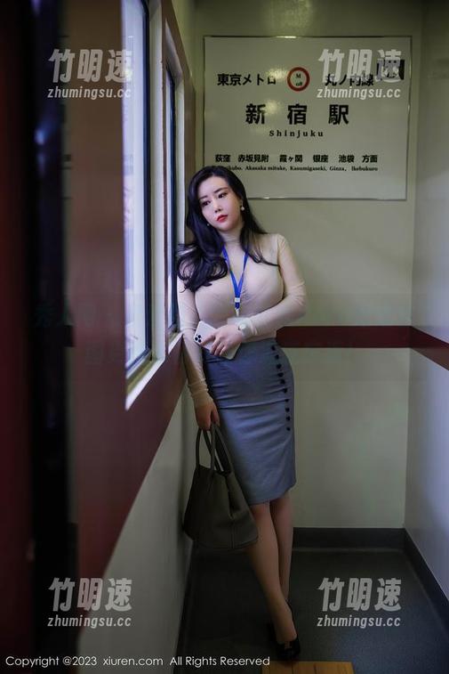 秀人网 - 亲爱的，新的软软Roro姐姐套图更新准备好让你流连忘返！