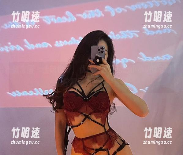 微密圈 - 土味也好，优雅也罢，纪念小小v的定制校服图集惹人关注