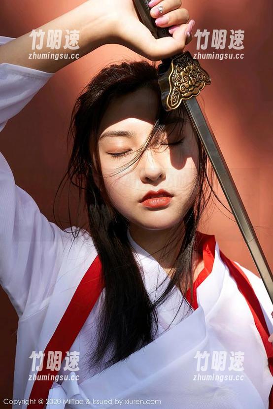 蜜桃社 - 韵莉娜VANILLA的女王写真：你以为我只是个博主？不，我还有一张王座！