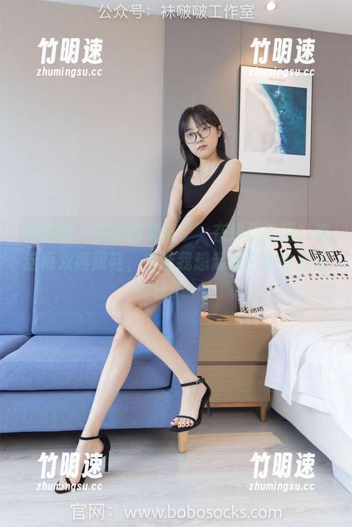 袜啵啵 - 甜甜圈又来了，在线发美图！瞧这两双高跟鞋，真让我想起当年我也有过的日子……