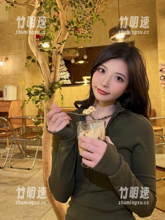 微密圈 - 毛衣+陈妮妮UNI：全套头一趟就下载，这气势不容小觑。