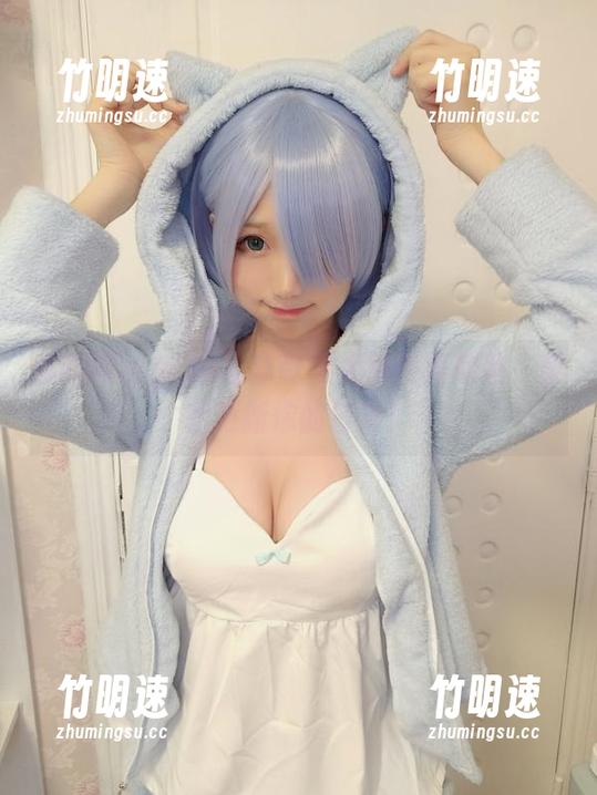魔物喵nigisa最新制服大展摇摇欲坠，美图更新你的日常！
