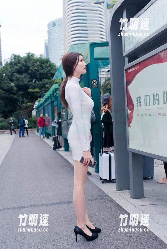 听说魔镜街拍的紧身裤小姐姐们个个都是壁纸能手，你有没有发现？